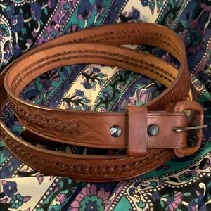 All leather belt.  Sz  52. Made in Mexico.